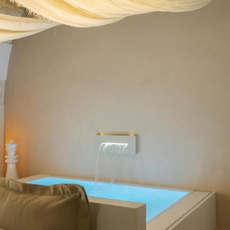 Eurydice Suite With Infinity Jacuzzi オストゥーニ エクステリア 写真