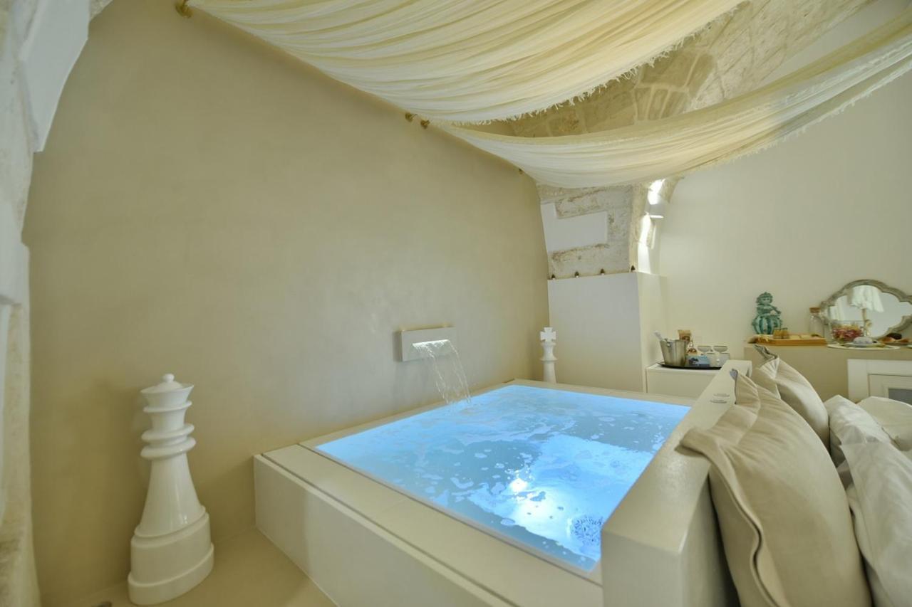 Eurydice Suite With Infinity Jacuzzi オストゥーニ エクステリア 写真