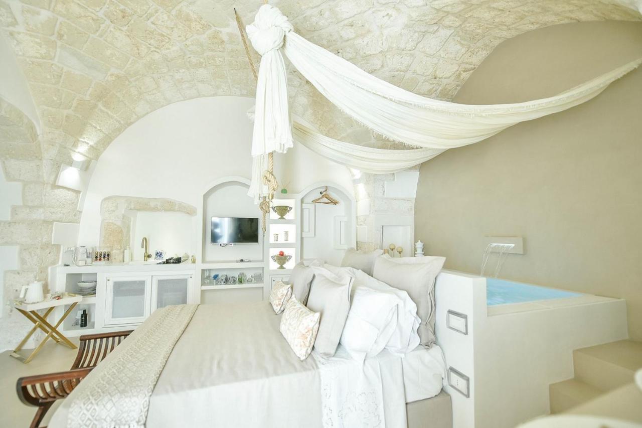 Eurydice Suite With Infinity Jacuzzi オストゥーニ エクステリア 写真
